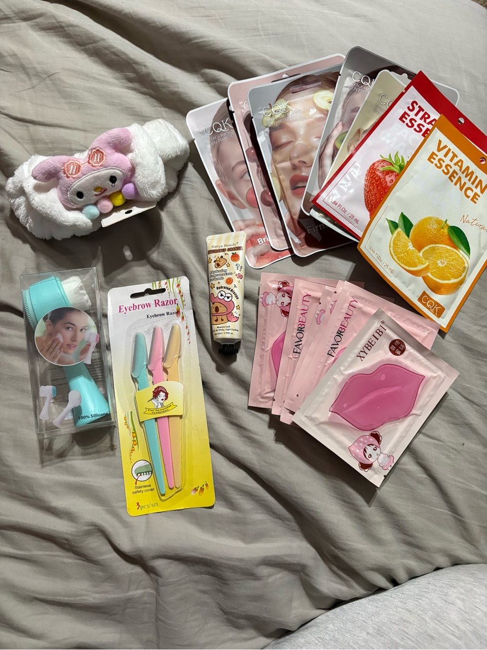 Multi-Piece Pink and White Facial Spa Set - Hydrating Sheet Masks & Lip Patches